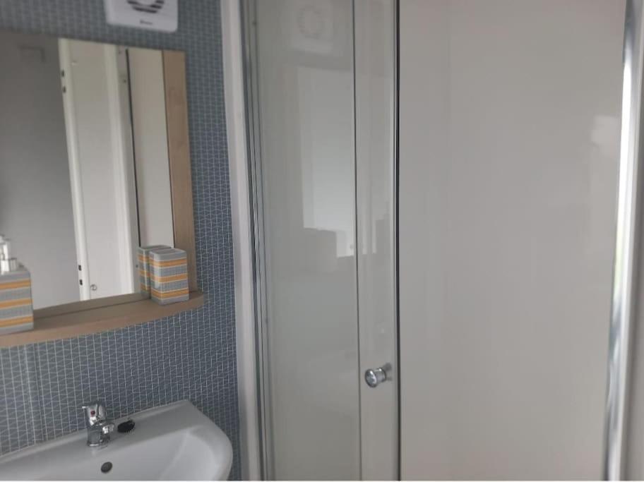 Sea Breeze, Modern, Cosy Holiday Home Haverigg Екстериор снимка